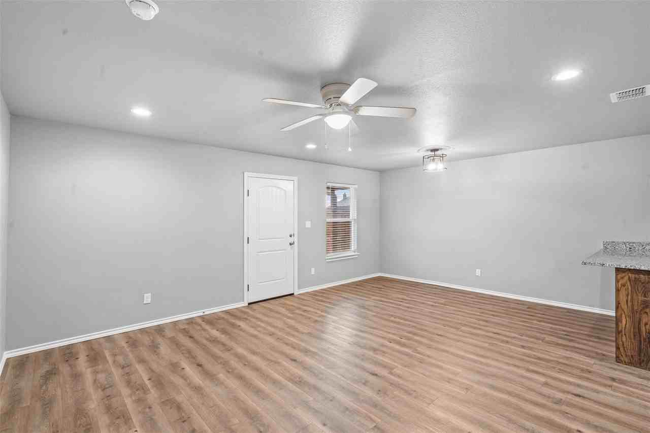 133 Abbey Park Ct - Photo 7 of 32