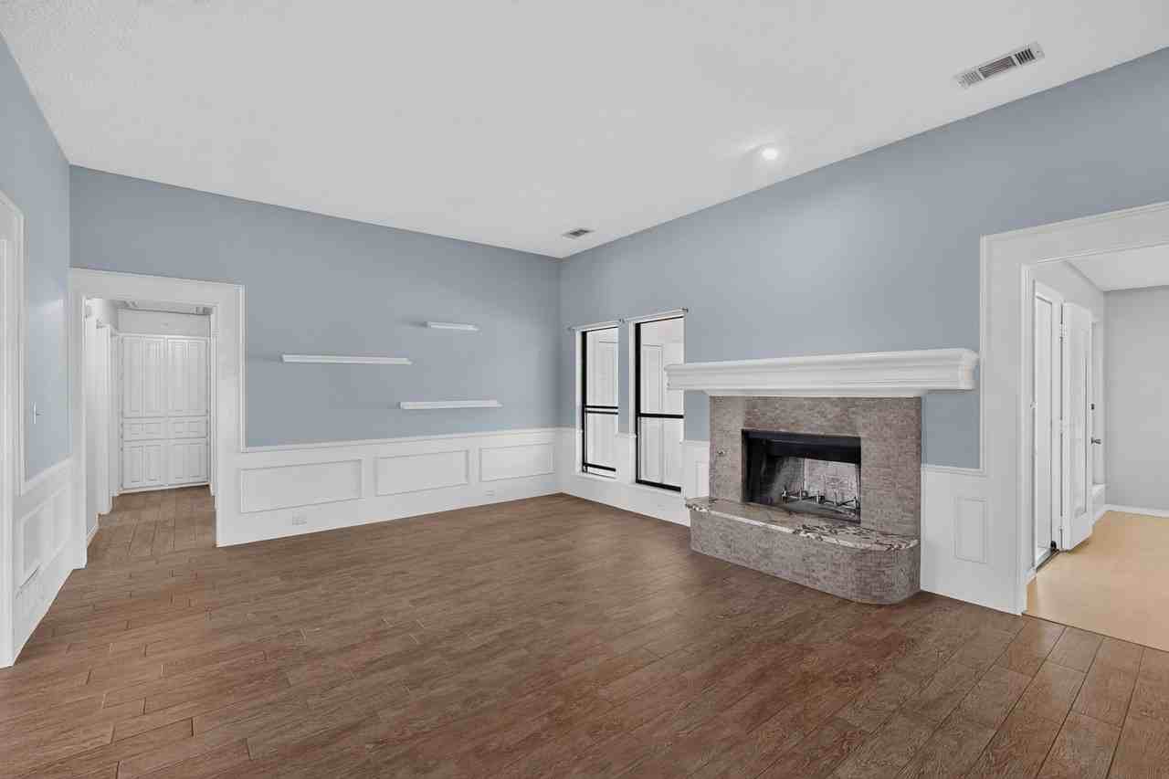 1207 Mistywood Ln - Photo 5 of 30