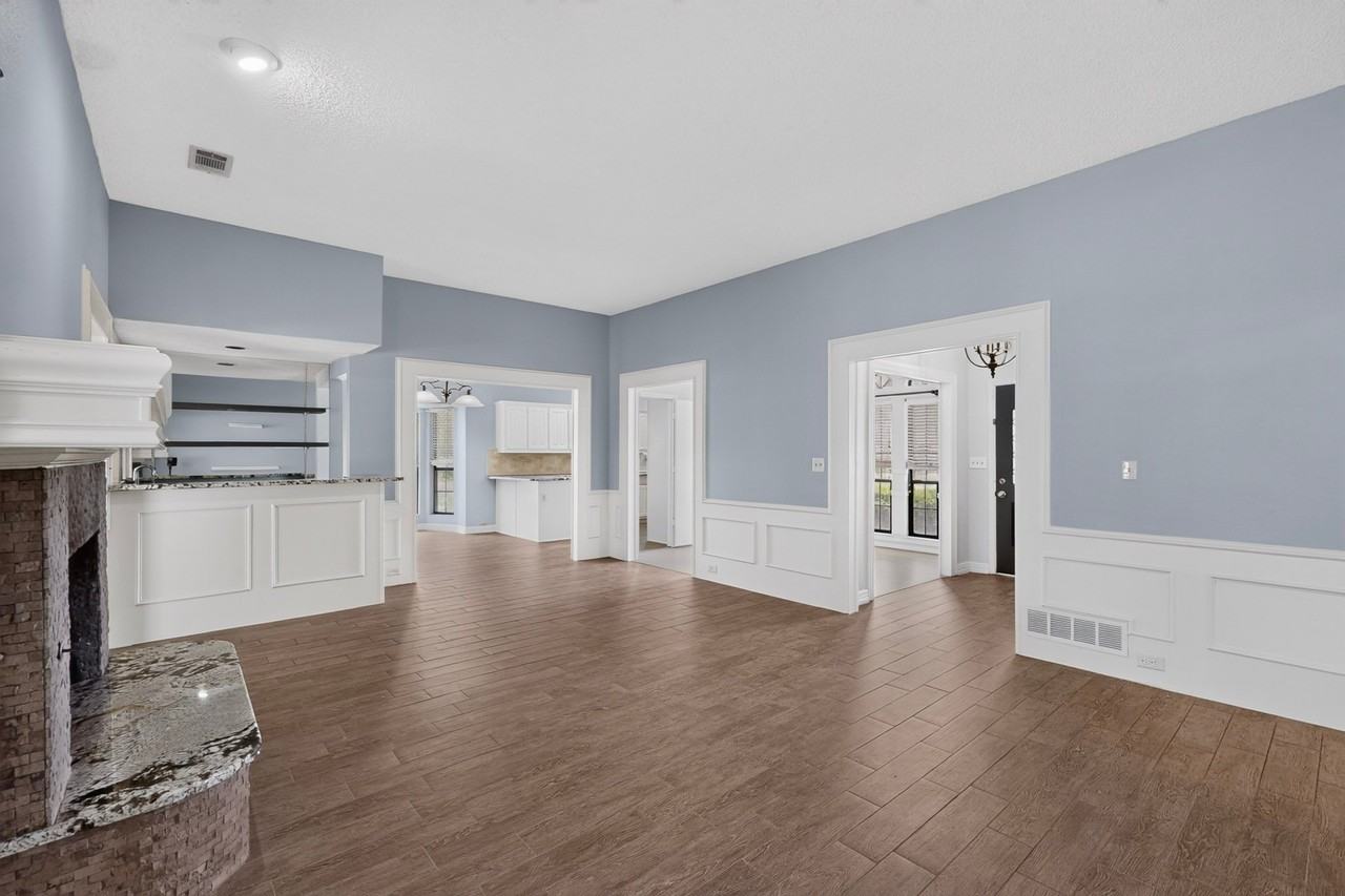 1207 Mistywood Ln - Photo 6 of 30