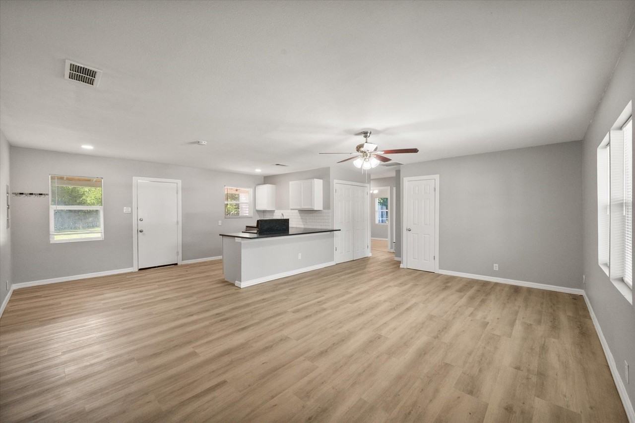 329 Claudia St - Photo 6 of 26