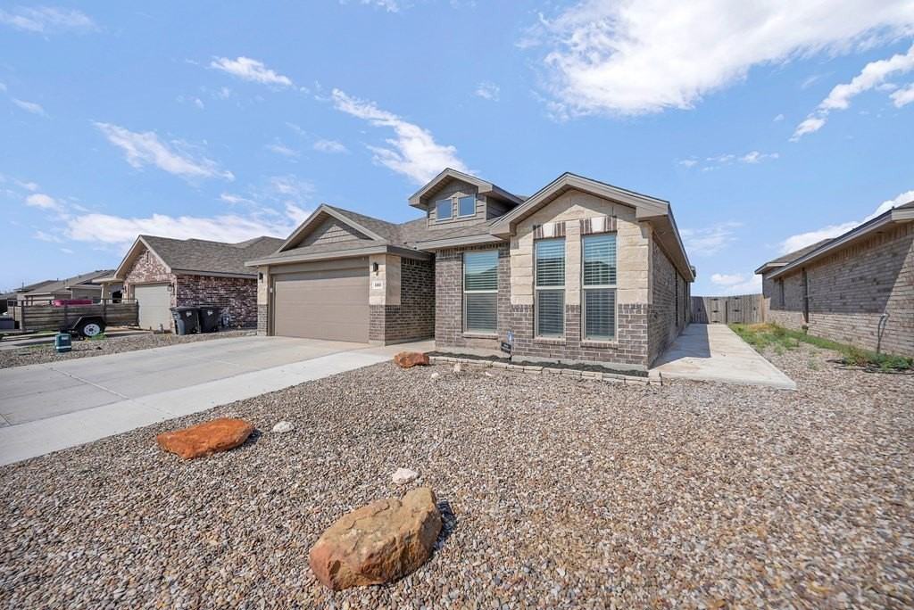 1103 Masquerade Blvd - Photo 2 of 23