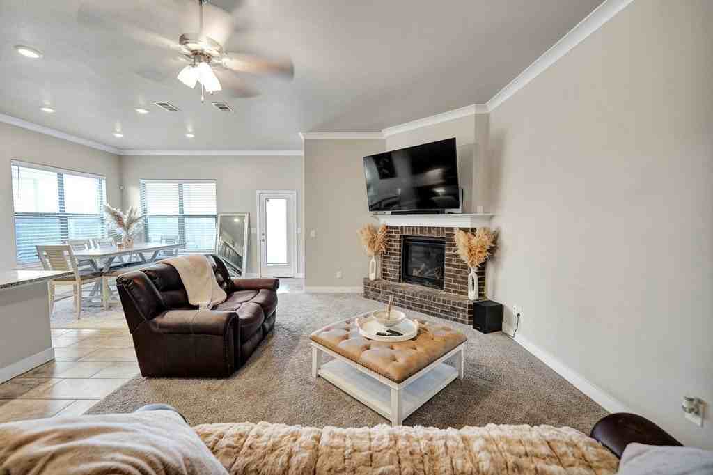 1103 Masquerade Blvd - Photo 3 of 23