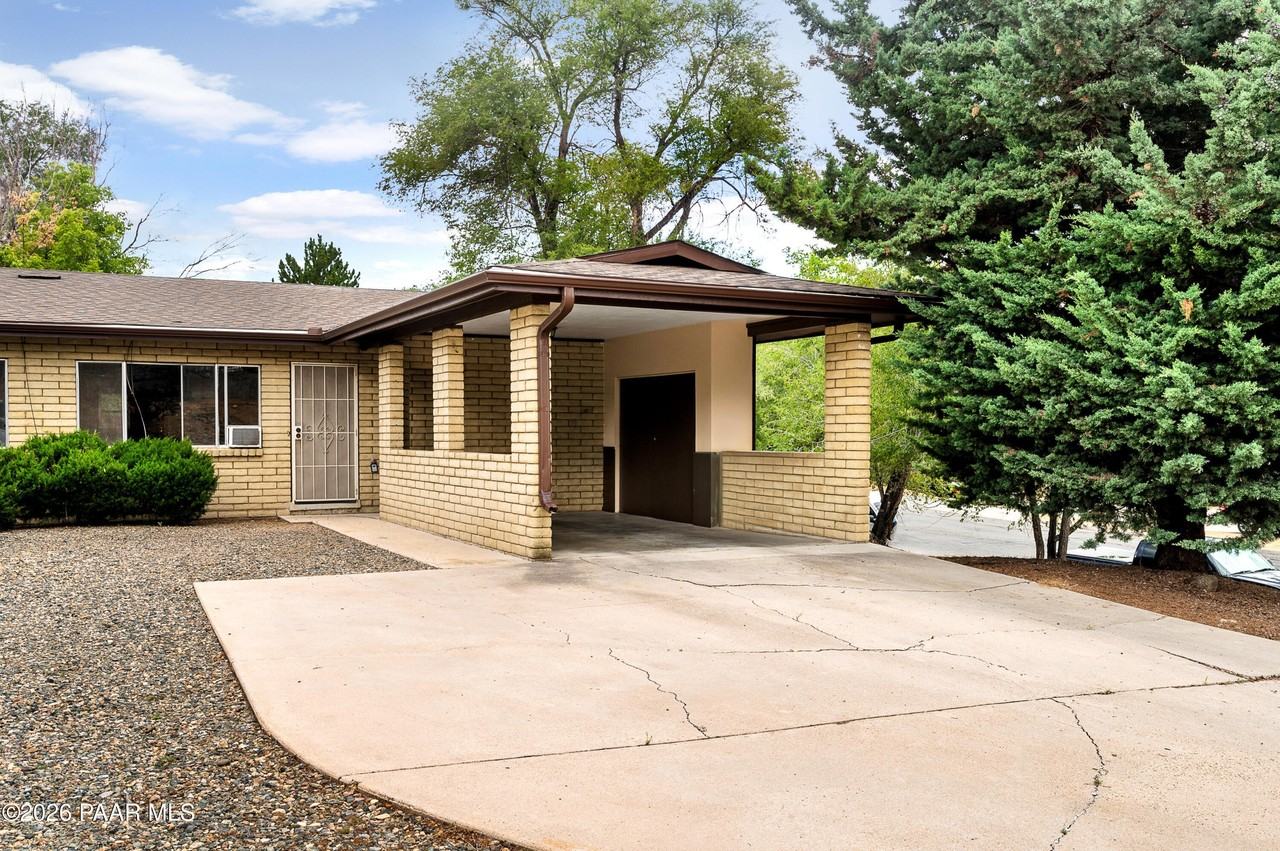 201 E Aubrey St