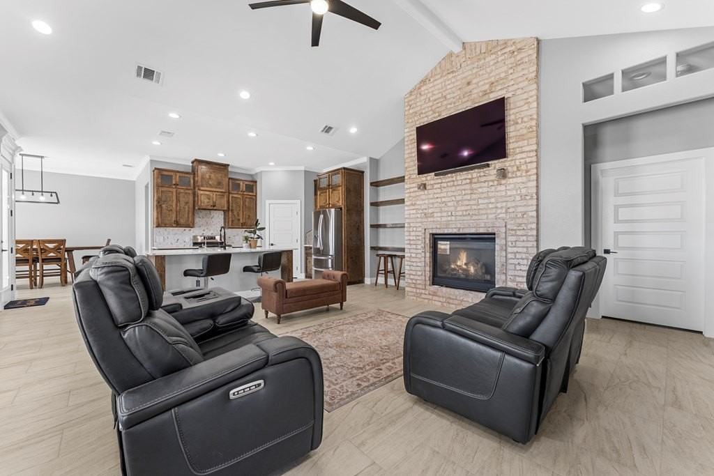 1001 Sparhawk Dr - Photo 2 of 19