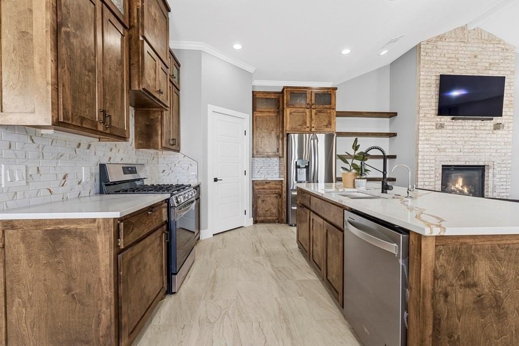 1001 Sparhawk Dr - Photo 5 of 19