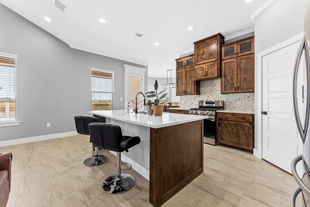 1001 Sparhawk Dr - Photo 6 of 19