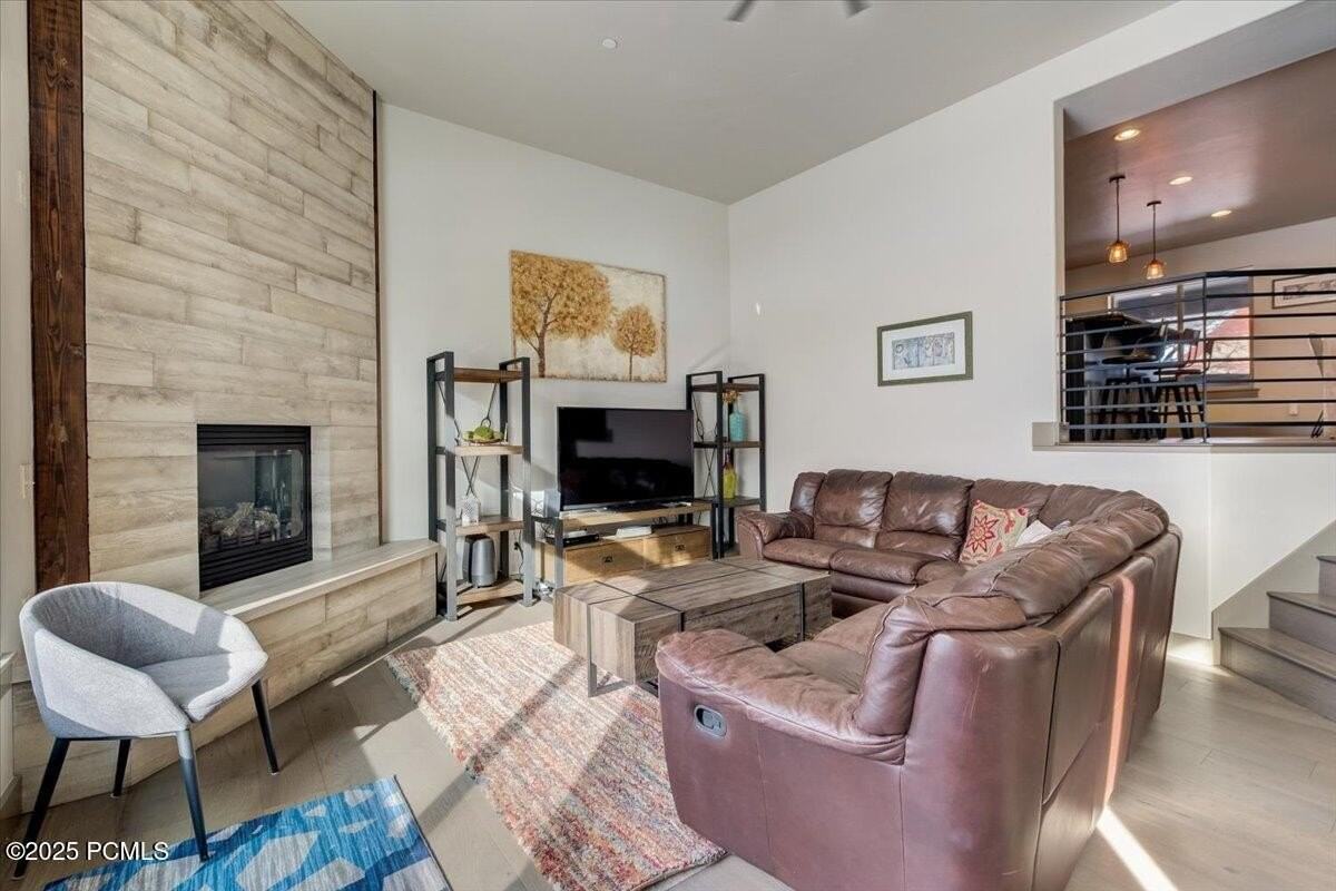 5662 Oslo Ln - Photo 3 of 43