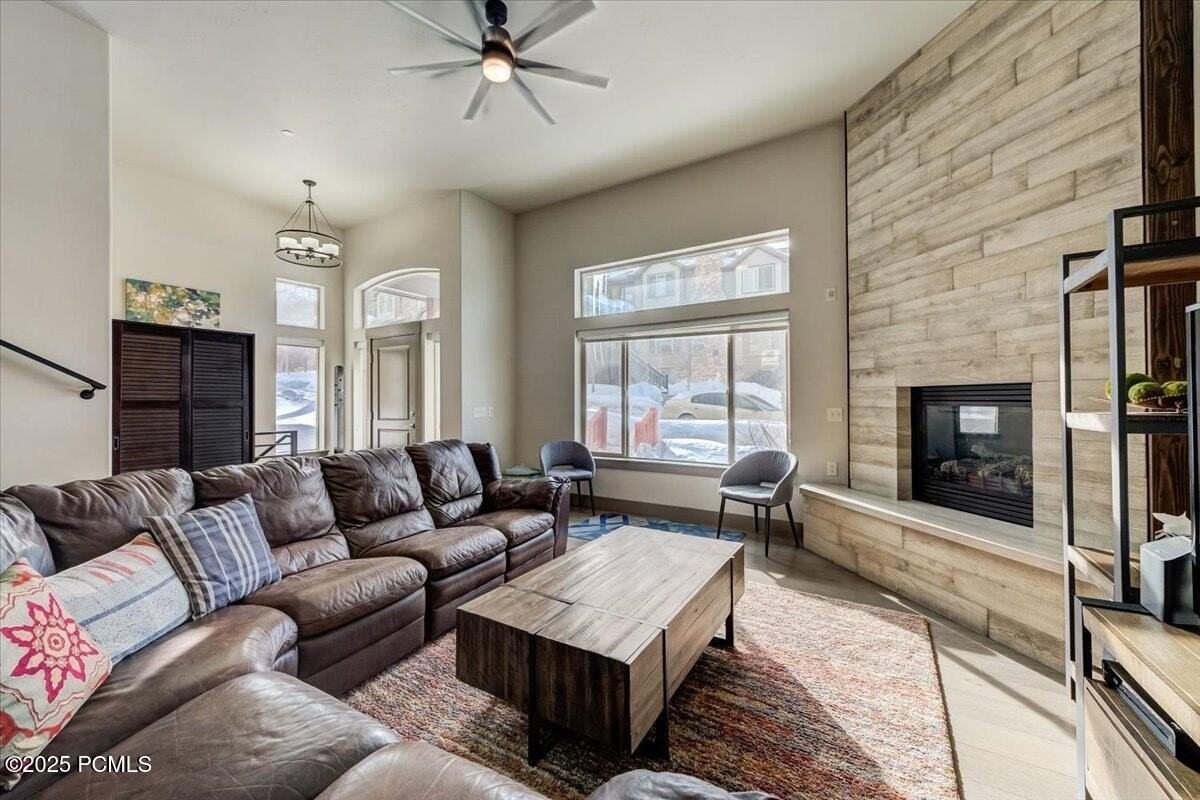 5662 Oslo Ln - Photo 4 of 43