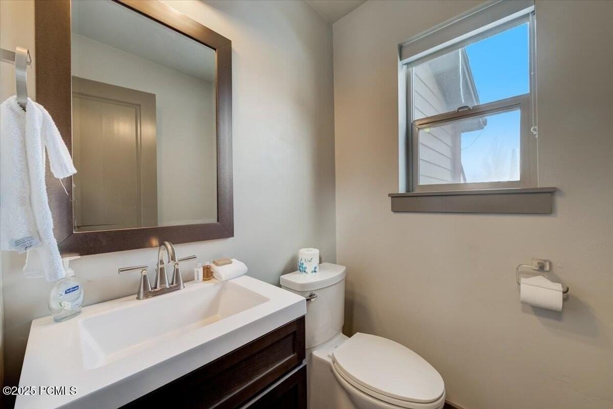 5662 Oslo Ln - Photo 7 of 43