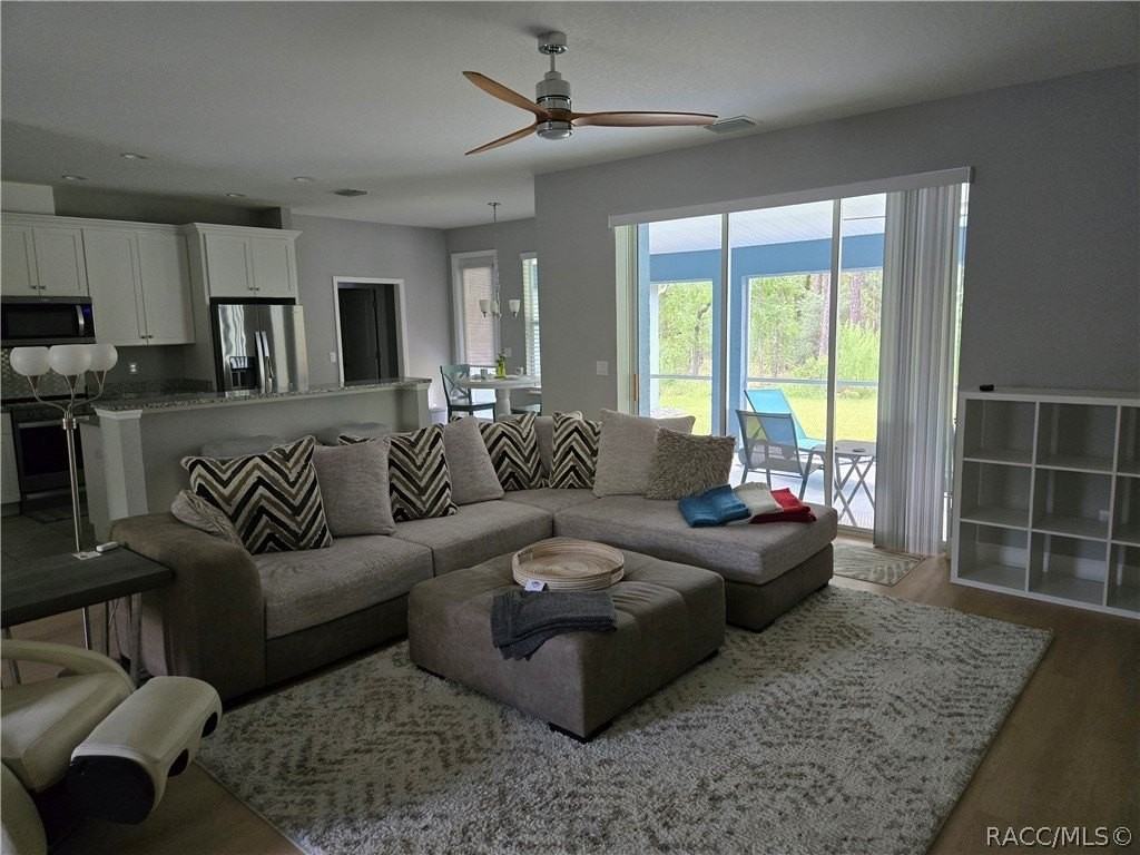 13 Whitewood Ct - Photo 3 of 47