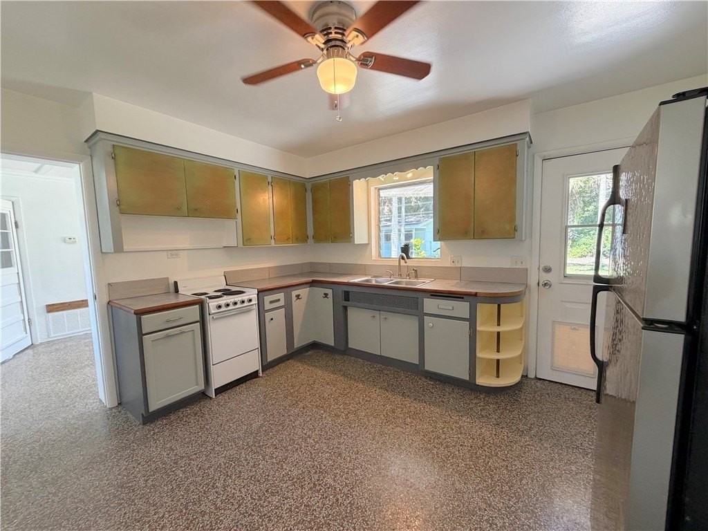 2055 34th Ave - Photo 3 of 18