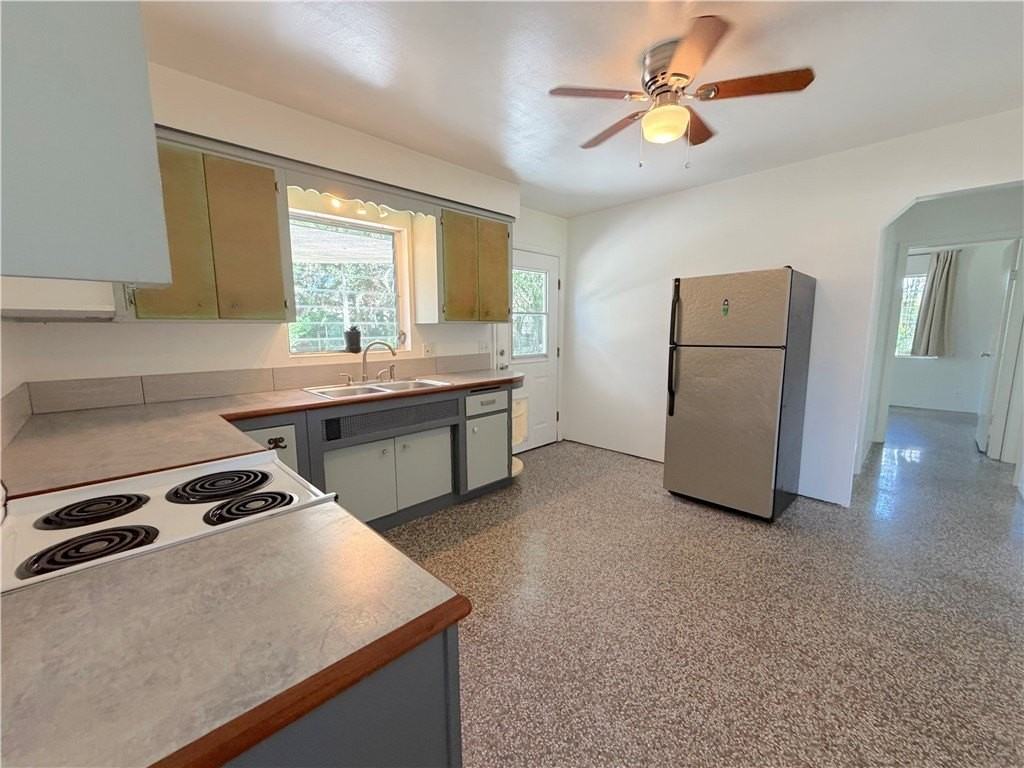 2055 34th Ave - Photo 4 of 18