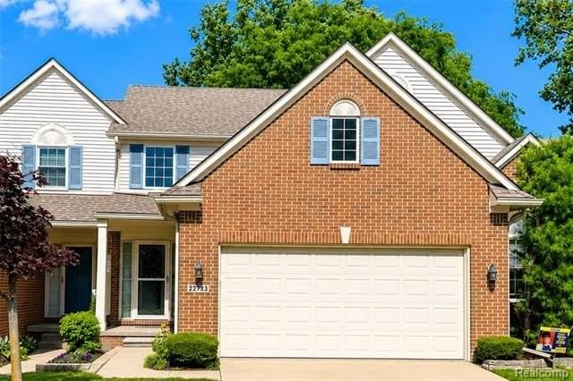 22733 Coachlight Cir - Photo 2 of 35