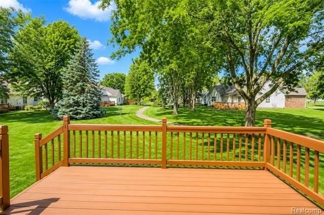 22733 Coachlight Cir - Photo 4 of 35