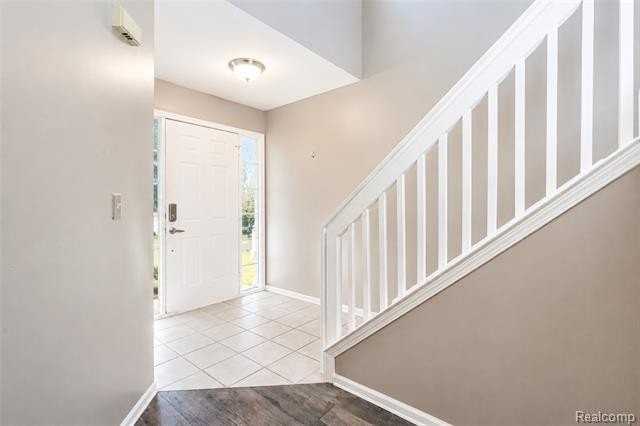 22733 Coachlight Cir - Photo 6 of 35
