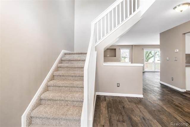 22733 Coachlight Cir - Photo 7 of 35