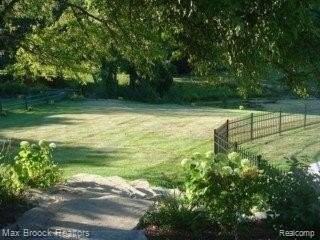 980 Sandhurst Rd - Photo 7 of 18