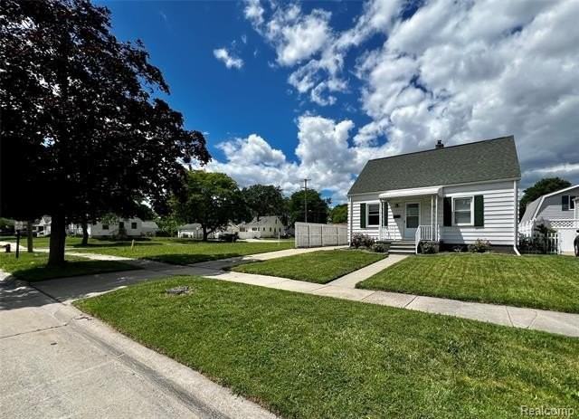 740 W Shevlin Ave - Photo 2 of 22