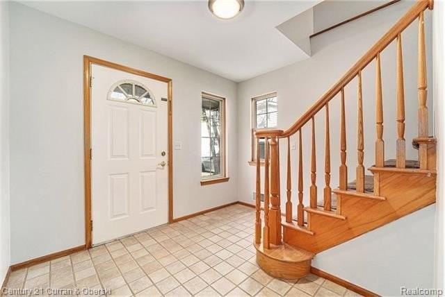 896 Saint Clair Ave - Photo 4 of 27