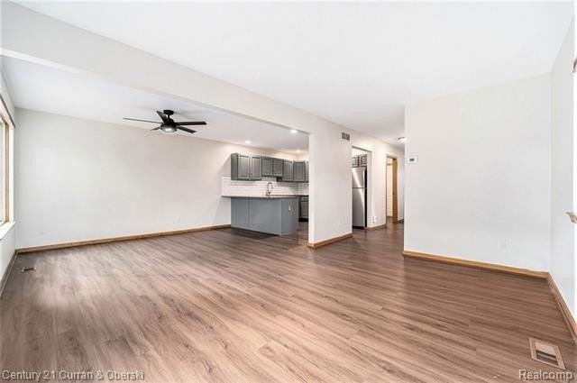 896 Saint Clair Ave - Photo 7 of 27