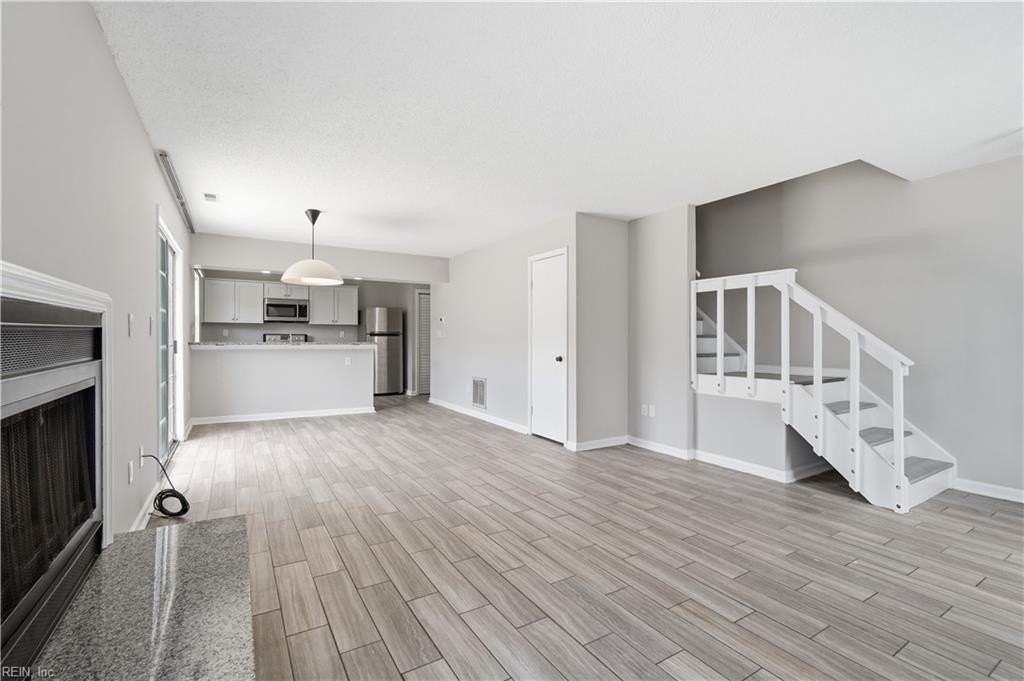 317 Ferdinand Cir - Photo 4 of 33