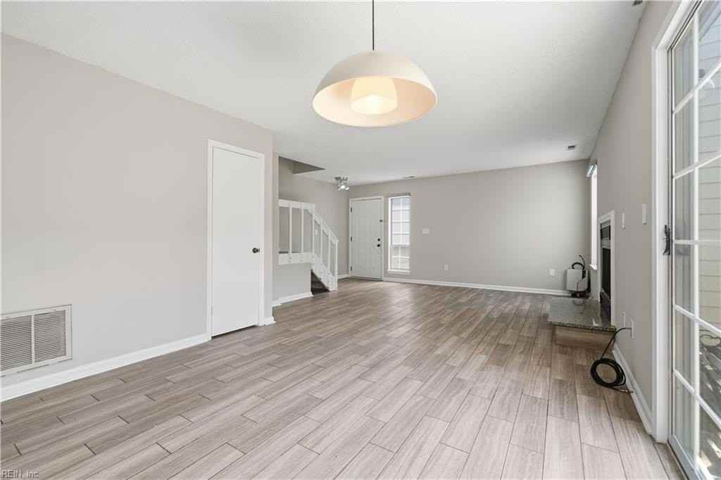 317 Ferdinand Cir - Photo 6 of 33
