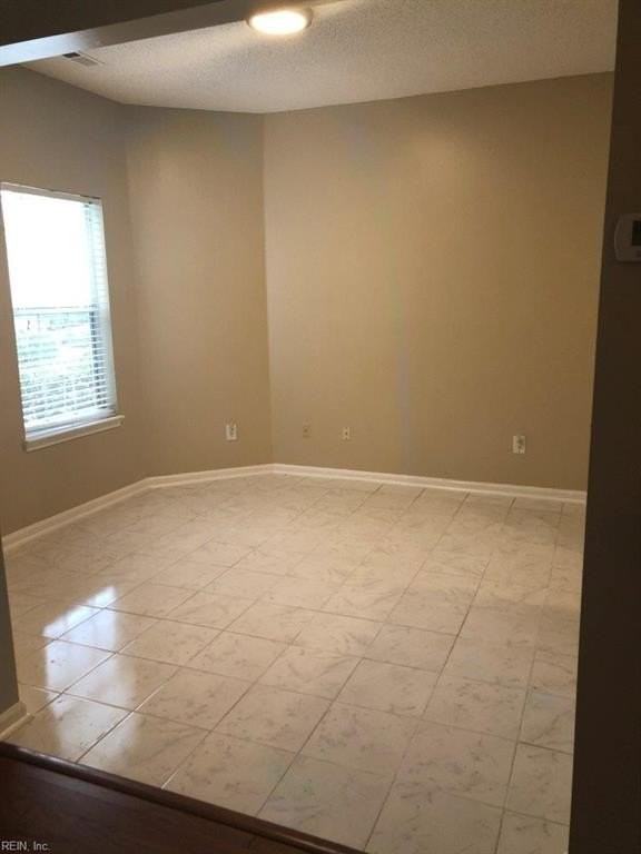 820 E Willow Point Pl - Photo 4 of 23