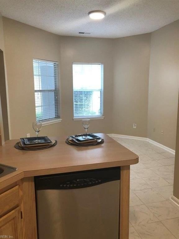 820 E Willow Point Pl - Photo 6 of 23