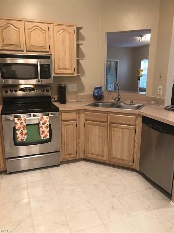 820 E Willow Point Pl - Photo 7 of 23