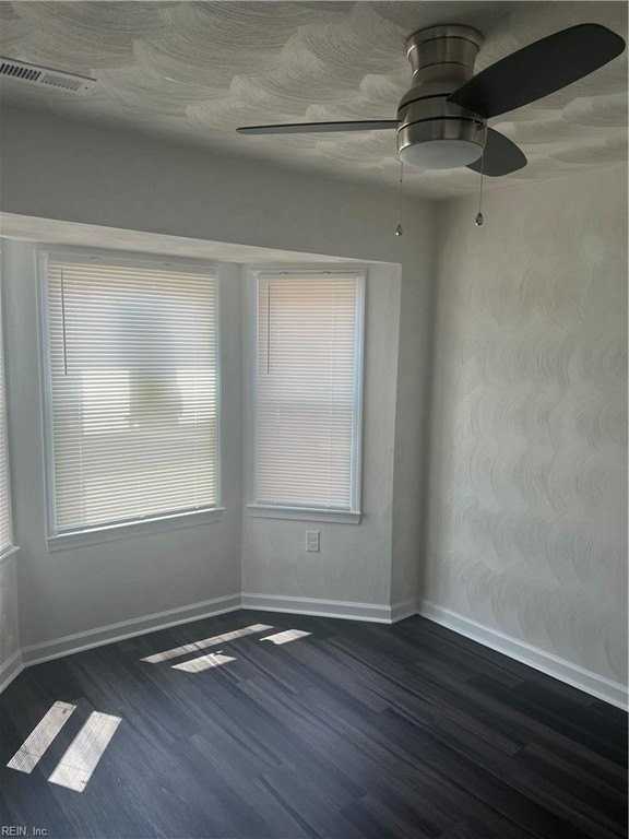 605 Harbour North Dr - Photo 2 of 23
