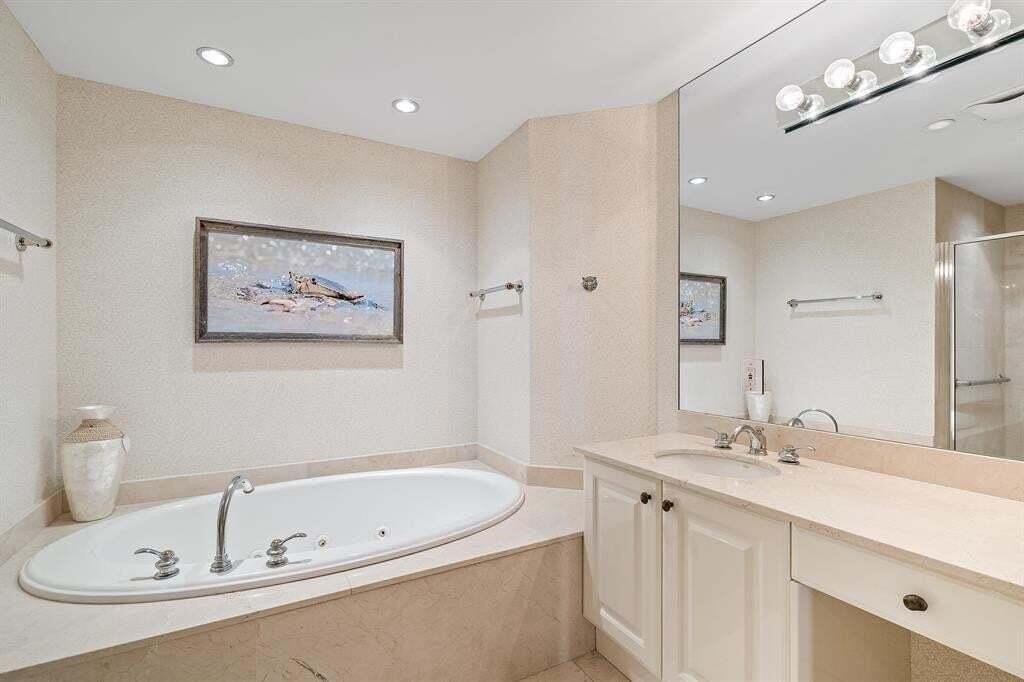 800 Ocean Dr #1104 - Photo 4 of 40
