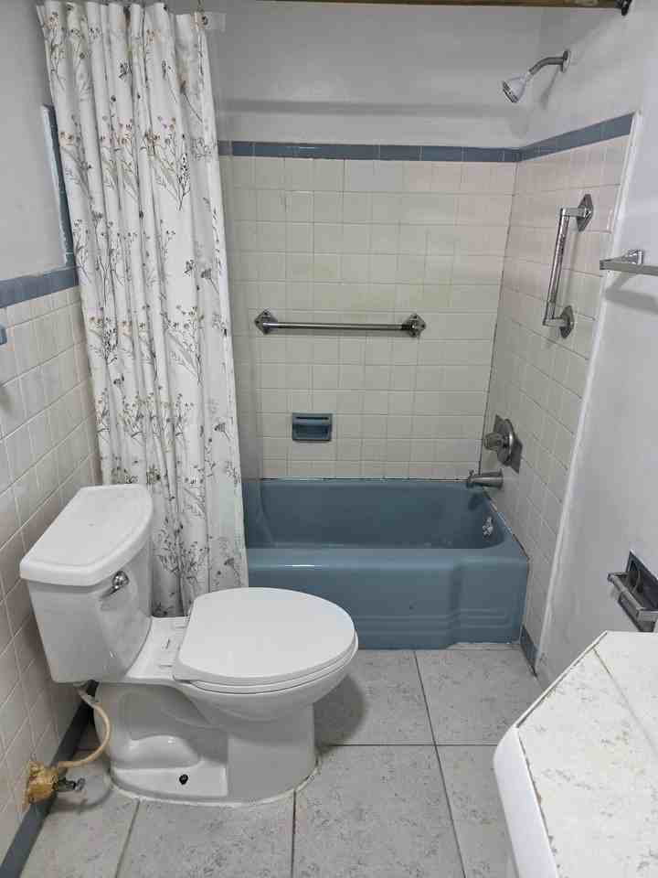 898 Ne 39th St #2 - Photo 7 of 10