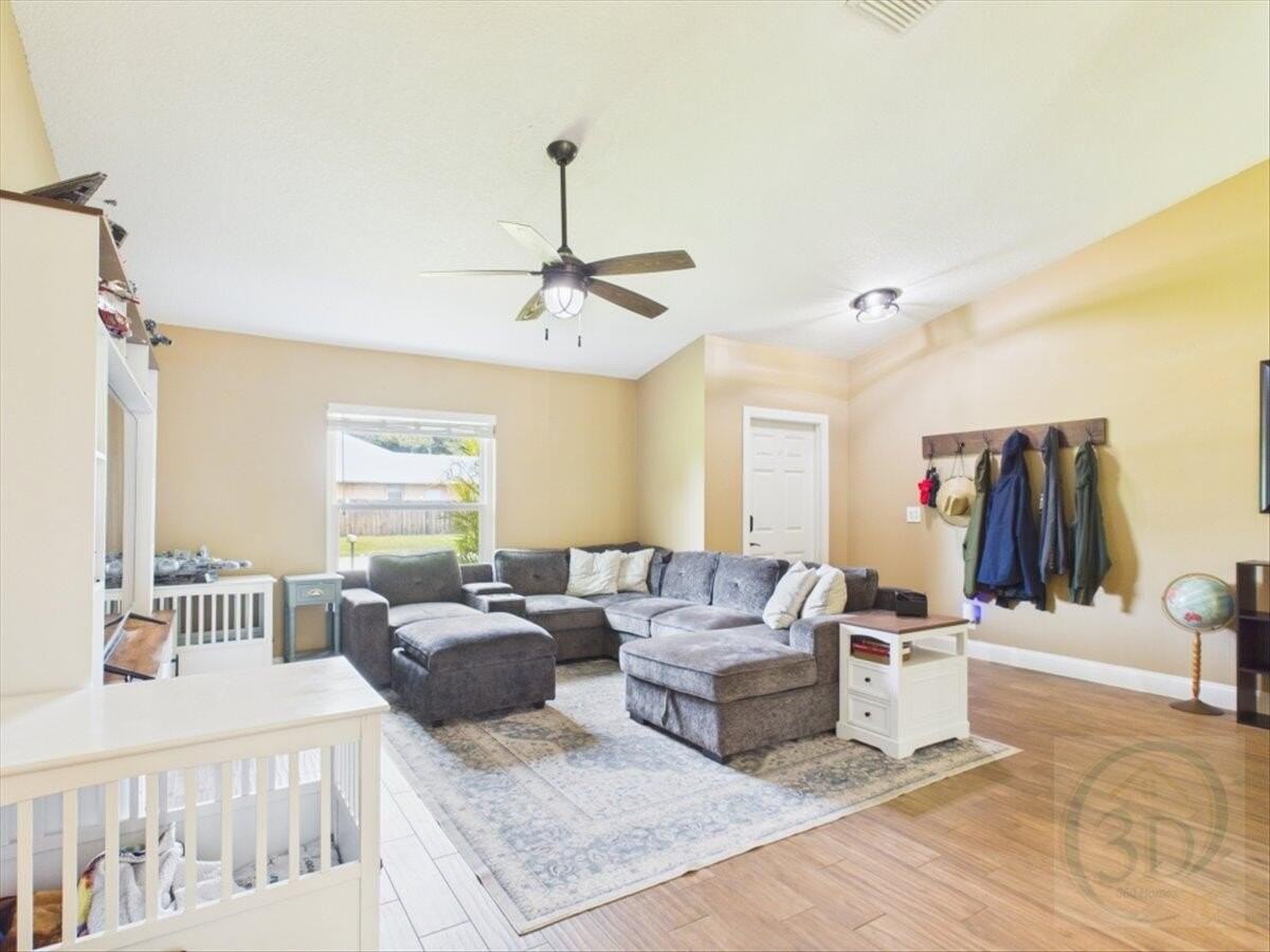 2265 Sw Grosspoint St - Photo 3 of 24