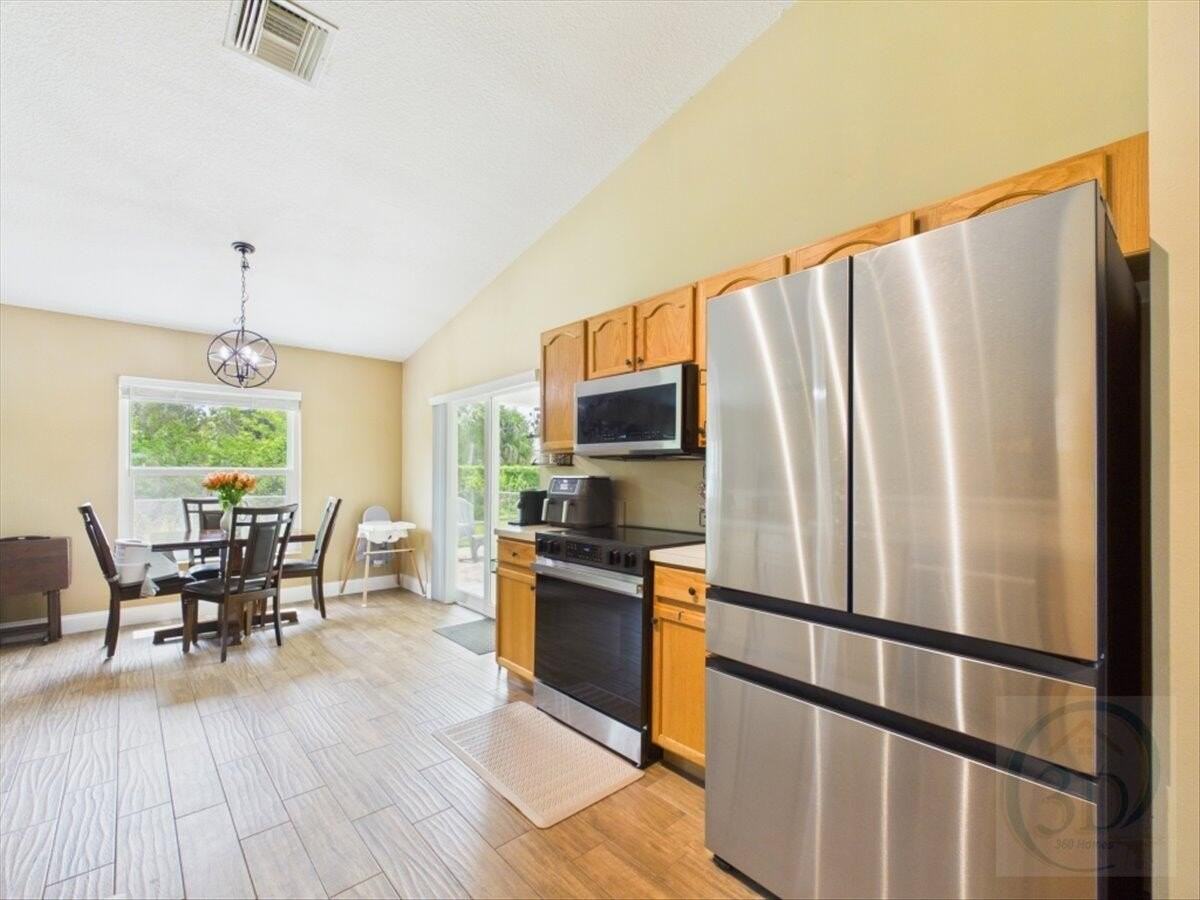 2265 Sw Grosspoint St - Photo 5 of 24