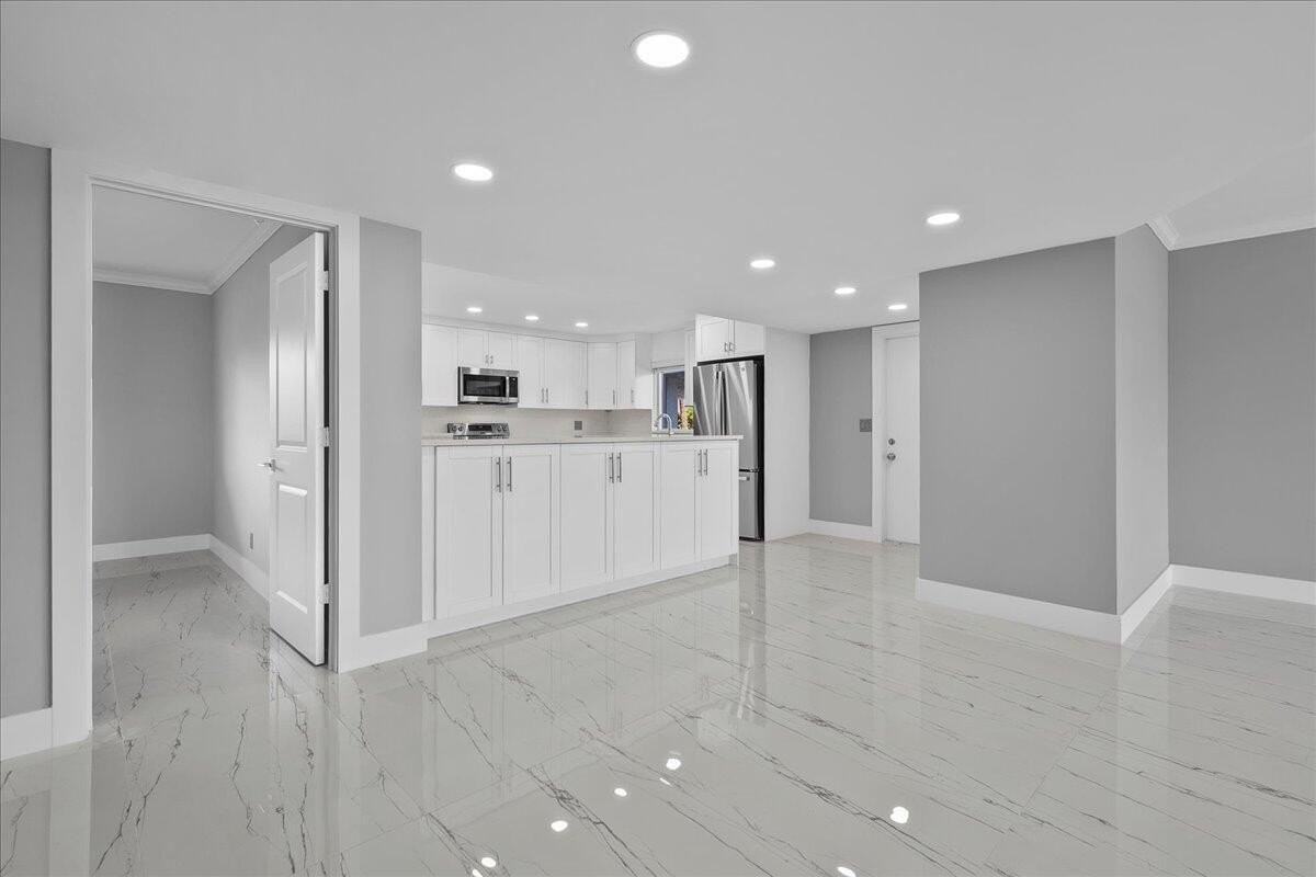 3040 Lake Shore Dr #101 - Photo 6 of 50