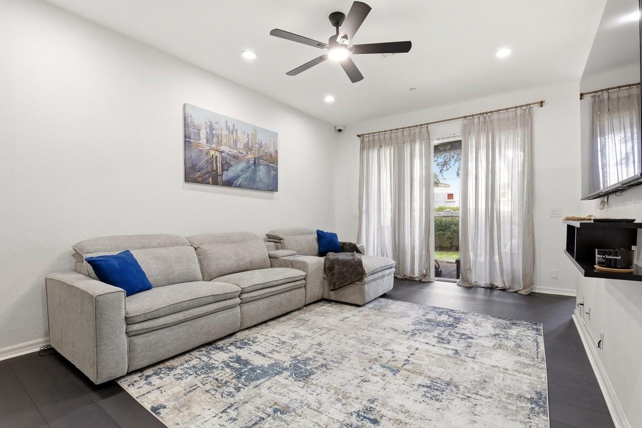 80 Nottingham Pl - Photo 4 of 23