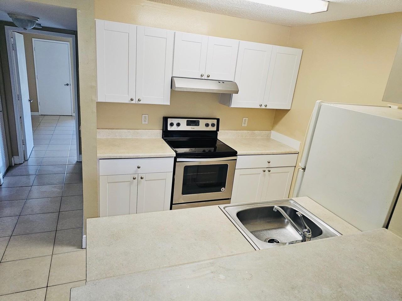 1605 Meadows Cir W #1605 - Photo 5 of 17