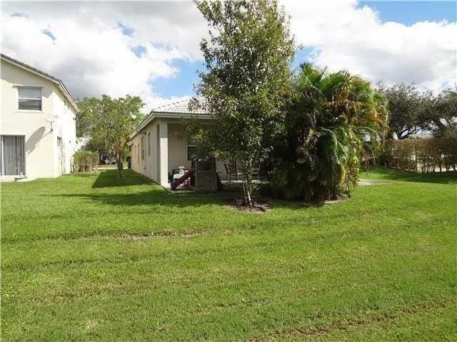 7953 Nw 70th Ave - Photo 2 of 11