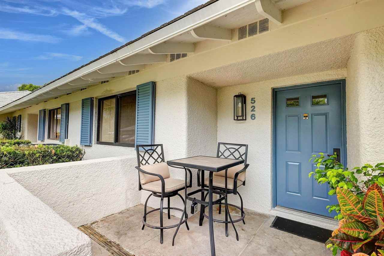 526 Club Dr - Photo 3 of 40