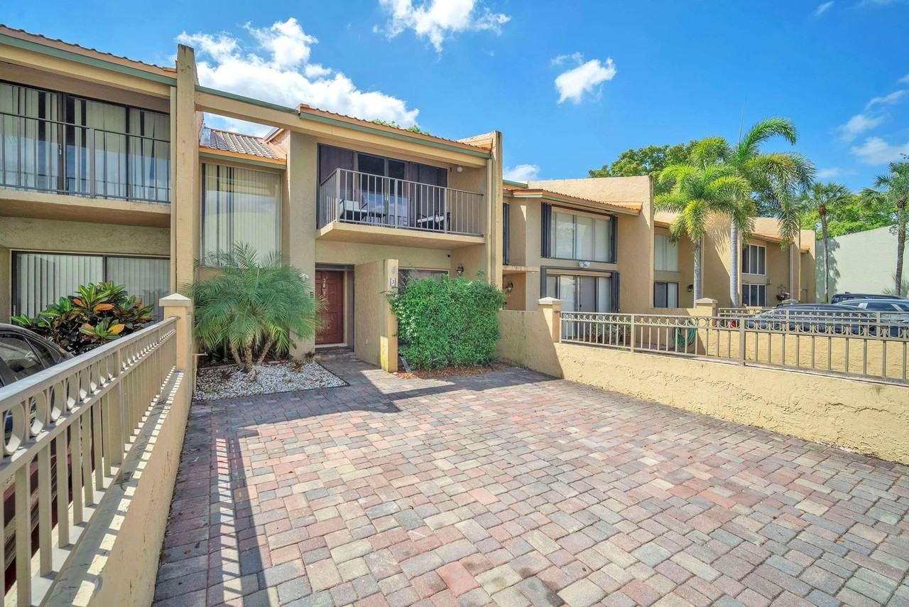 740 E Coco Plum Cir #3 - Photo 3 of 28