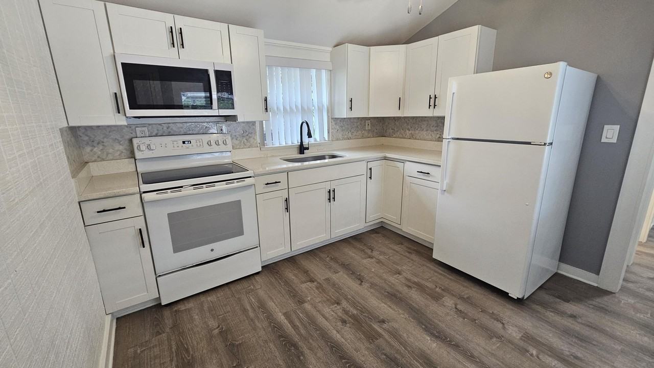 425 Ardmore Rd #3