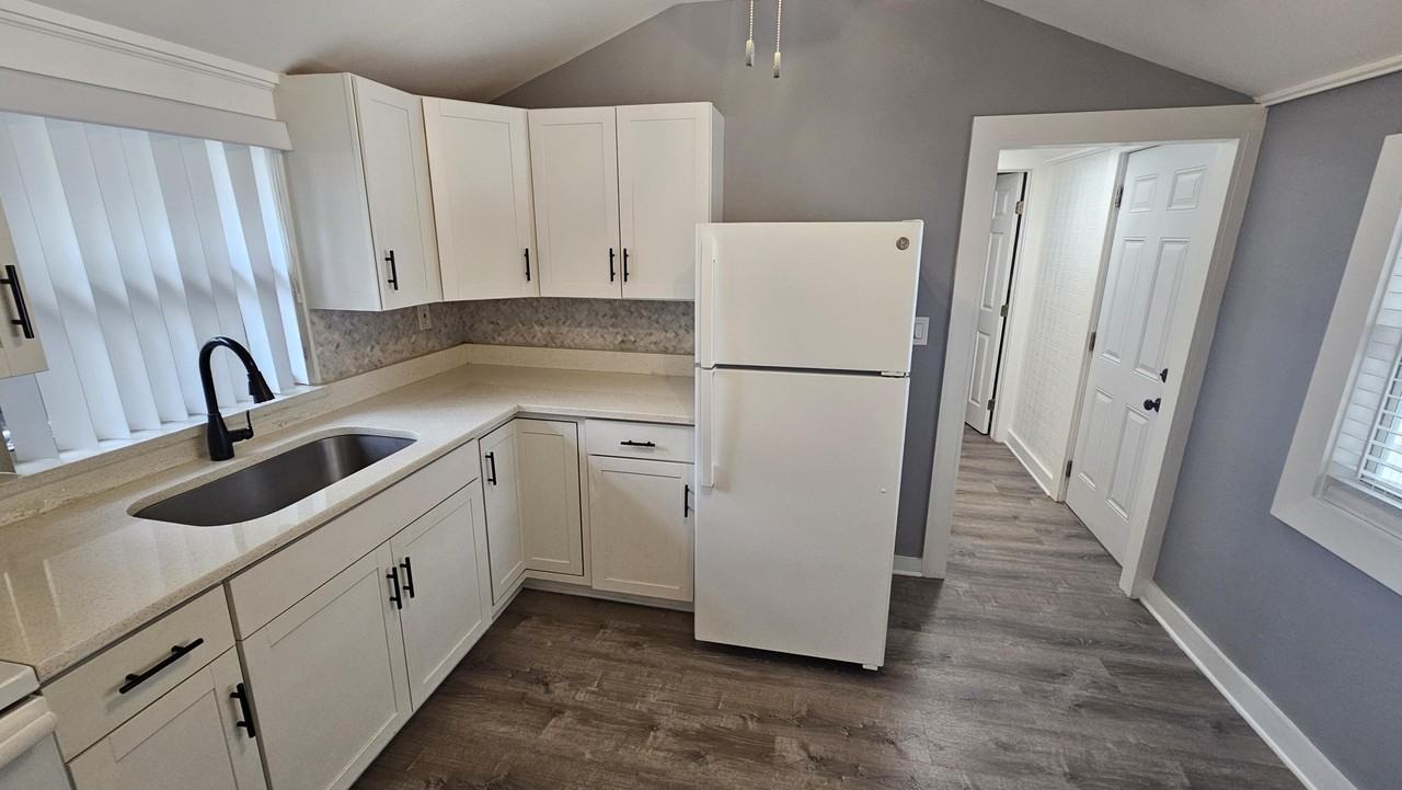 425 Ardmore Rd #3 - Photo 4 of 18