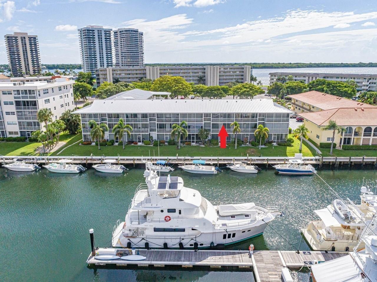 37 Yacht Club Dr #310