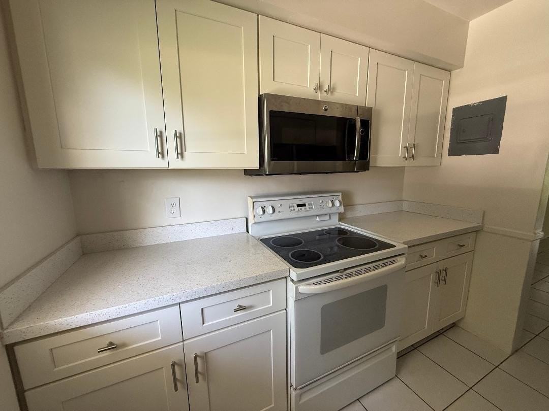 3941 Crystal Lake Dr #E - Photo 6 of 13