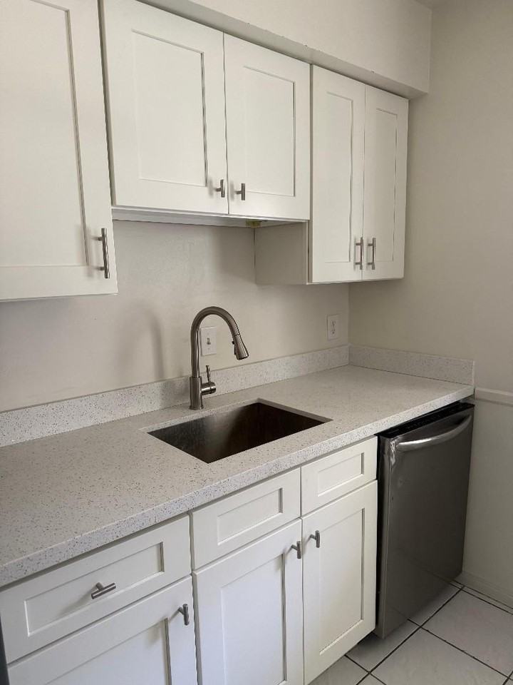 3941 Crystal Lake Dr #E - Photo 7 of 13