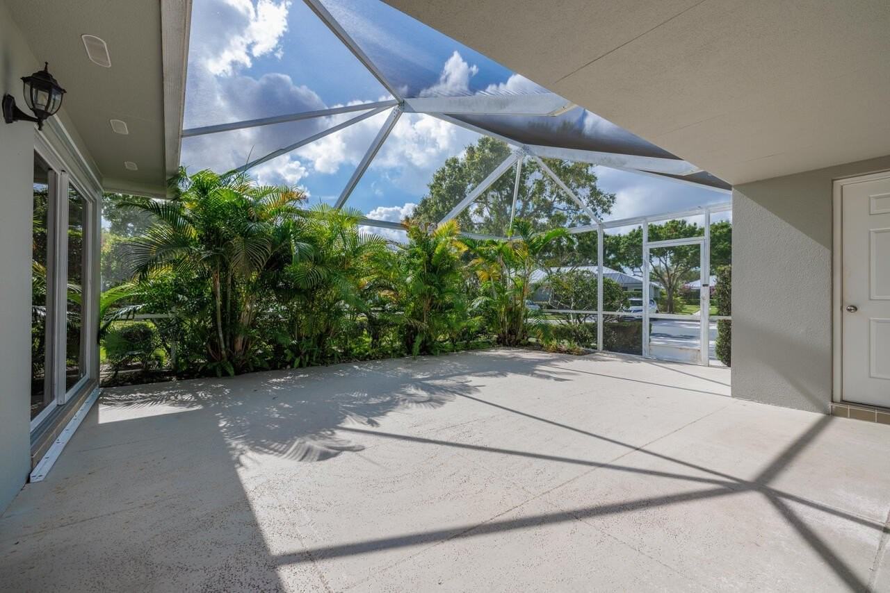 1560 Sw Waterfall Blvd - Photo 3 of 33