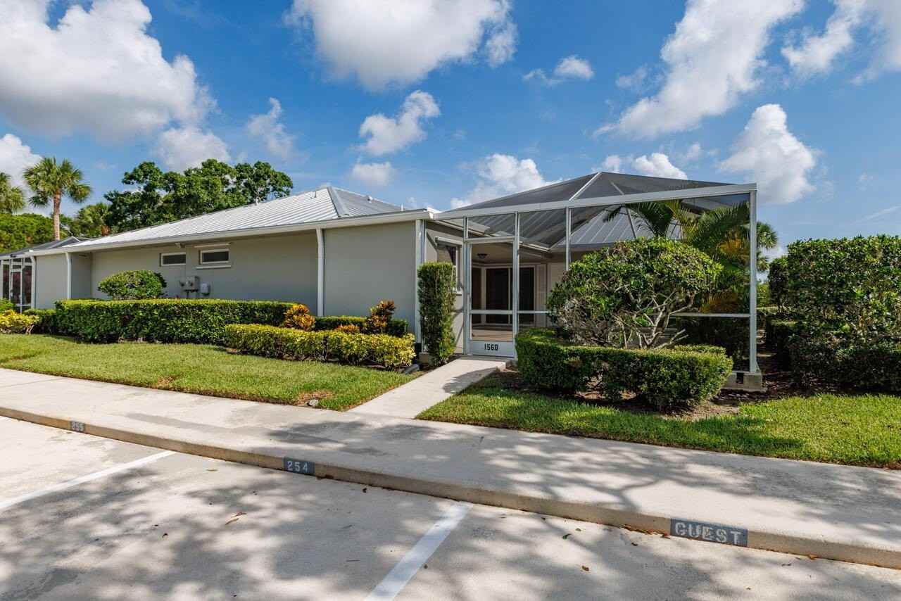 1560 Sw Waterfall Blvd - Photo 4 of 33