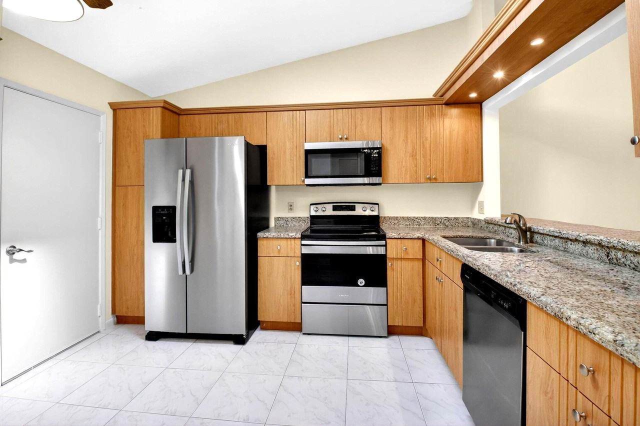 10938 Roebelini Palm Ct #B - Photo 5 of 41