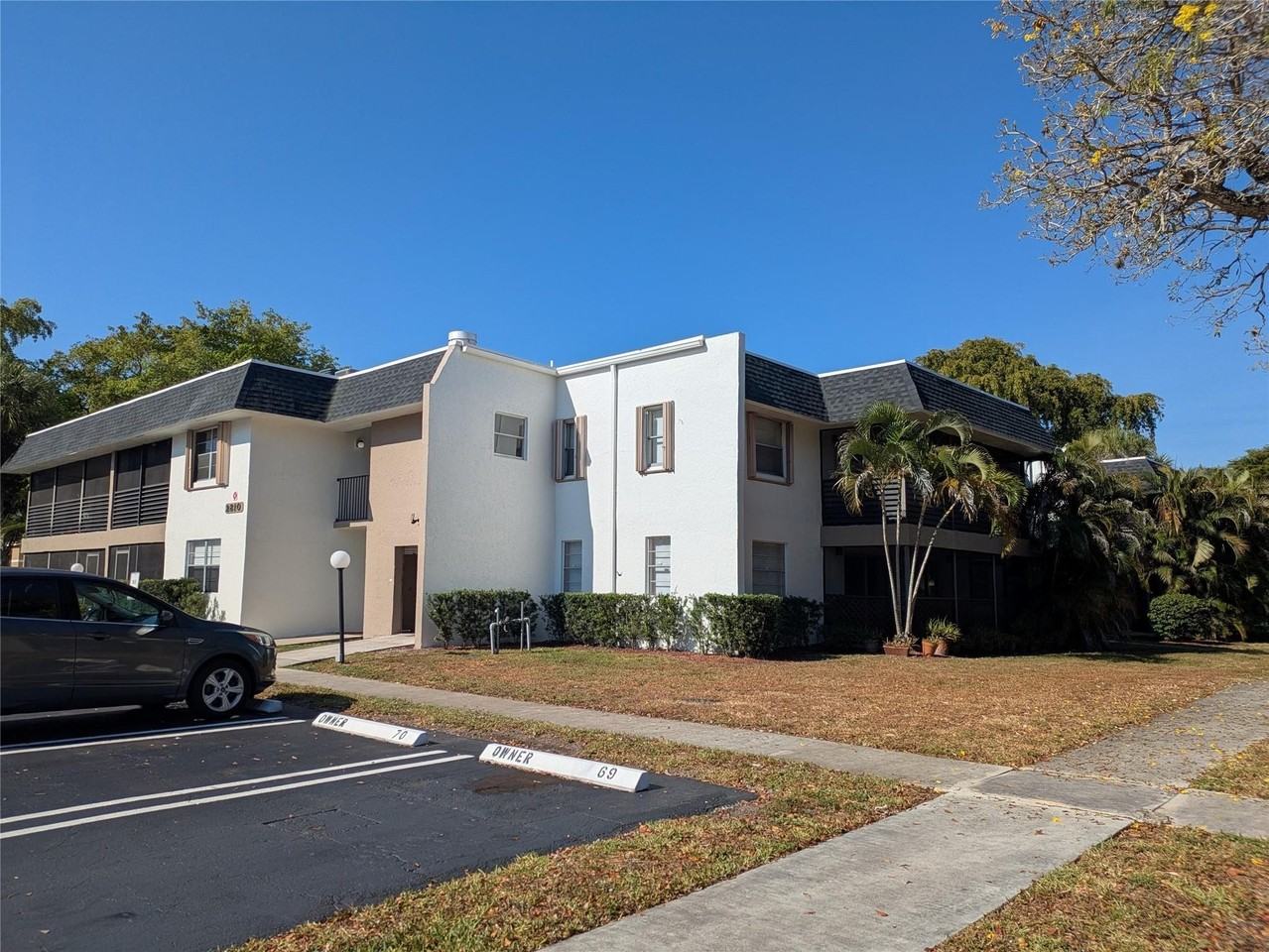 2810 Riverside Dr #106A