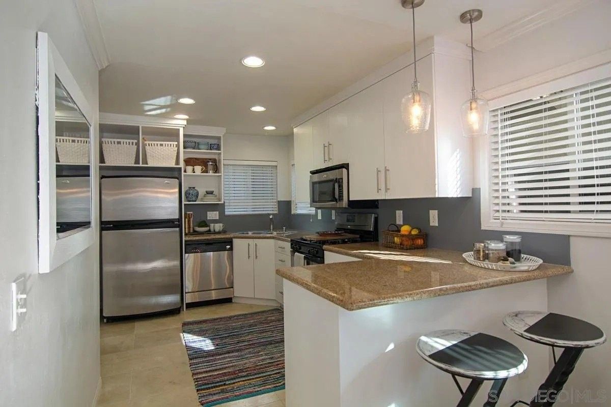 2913 A St - Photo 3 of 12
